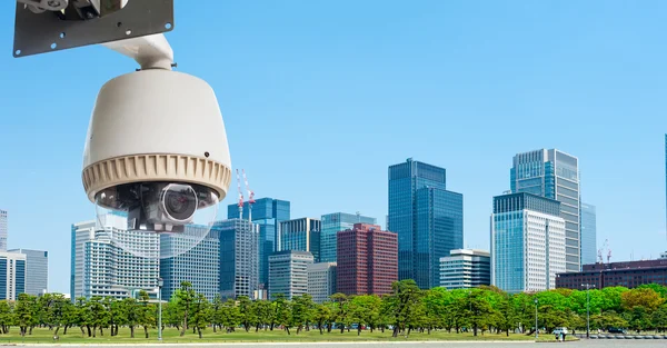 CCTV Camera or surveillance orperating with city building in bac — Stock Photo, Image