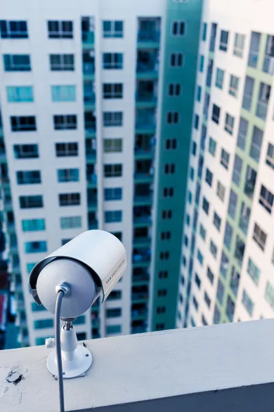 Kamery CCTV lub nadzoru operacyjnego na mieszkanie lub condominiu — Zdjęcie stockowe