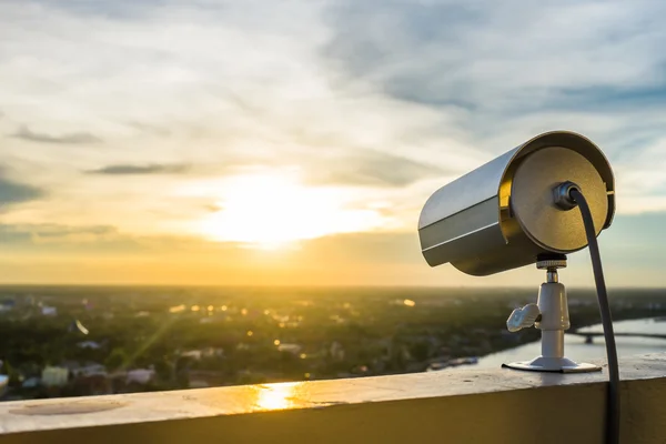 Telecamera a circuito chiuso o sorveglianza con luce solare — Foto Stock