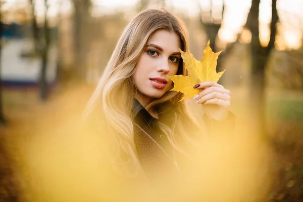 Portrait Young Attractive Woman Long Hair Big Eyes Lips Yellow — Stockfoto