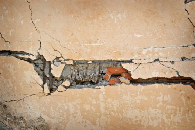 Kırık duvar metal ekler