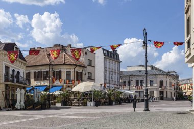 Craiova, Dolj, Romanya 14 Mayıs 2022: Eski şehir merkezinden görüntü. Eski kasaba şehrin en önemli turistik yerlerinden biridir..