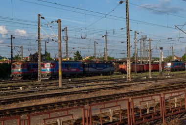 Craiova, Dolj, Romanya 14 Mayıs 2022: Craiova, Romanya 'daki tren istasyonunun triyajı.