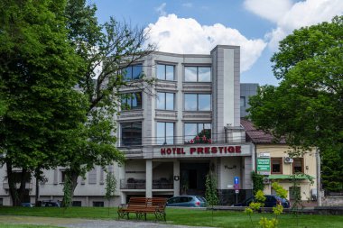 Craiova, Dolj, Romanya 14 Mayıs 2022: Romanya 'nın Craiova kentinde merkez bölgede bulunan Hotel Prestige.