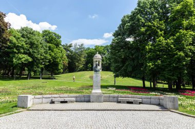 Craiova, Dolj, Romanya 14 Mayıs 2022: Romanya 'nın Craiova kentinde Nicolae Romanescu' nun heykeli. 
