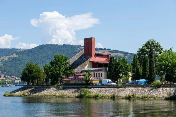 Orsova Rumania Junio 2022 Restaurante Gaviota Restaurant Pescarus Construido Orillas —  Fotos de Stock