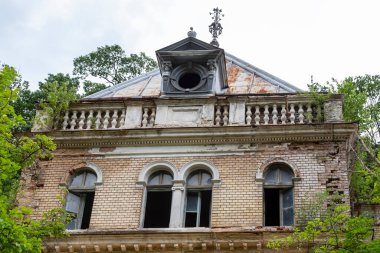 Baile Herculane (Herculane Bath), Romanya - 13 Haziran 2022: Baile Herculane, Caras-Severin, Romanya 'nın eski bölgesindeki eski binalar. 