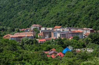 Baile Herculane (Herculane Bath), Romanya - 13 Haziran 2022: Turizm beldesi Baile Herculane, Caras-Severin, Romanya. 