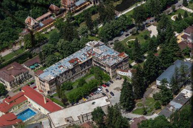 Baile Herculane (Herculane Bath), Romanya - 13 Haziran 2022: Turizm beldesi Baile Herculane, Caras-Severin, Romanya. 