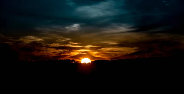 Krásné Pozadí Západu Slunce Oblačnou Oblohou — Stock fotografie