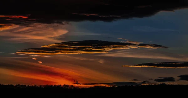 Schöner Sonnenuntergang Hintergrund Mit Bewölktem Himmel — Stockfoto