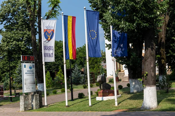 Novaci Gorj County Romania July 2022 Flags Park Town Hall — Fotografie, imagine de stoc