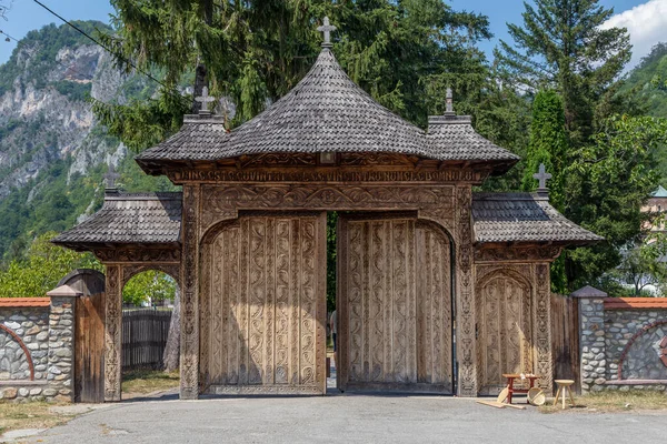 Polovragi Gorj County Romania July 2022 Wooden Gate Polovragi Monastery —  Fotos de Stock