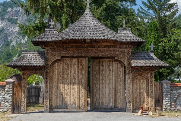 Polovragi Gorj County Romania July 2022 Wooden Gate Polovragi Monastery — Foto de Stock