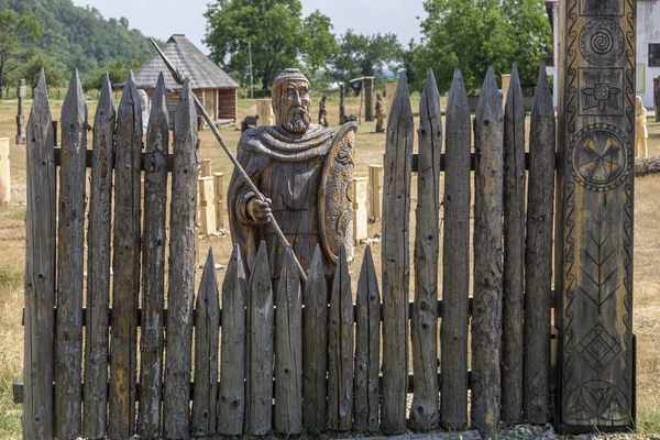 Polovragi Gorj County Romania July 2022 Wooden Sculptures Dacian Themes — Zdjęcie stockowe