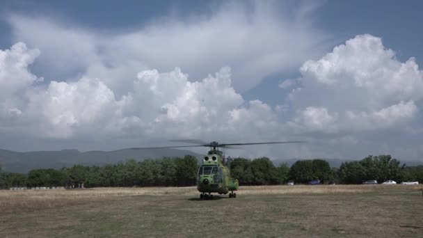 Stanesti Gorj Румунія Серпня 2022 Вертоліт Iar 330 Puma Socat — стокове відео