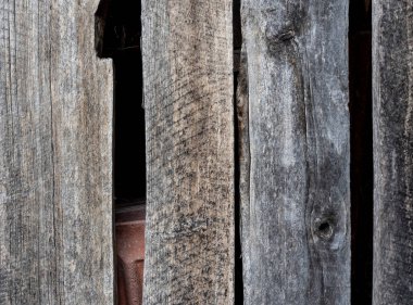 Yüksek kaliteli, eski, çatlak, tahta çitli arka plan. Ahşap dokular. Kopyalama alanı ile ön görünüm.