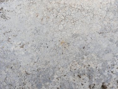 Arka planda beton dokusu olan eski gri beton duvar. Kopyalama alanı ile ön görünüm.