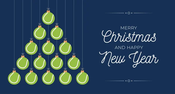 Tenis Noeli ve yeni yıl tebrik kartı mücevheri ağacı. Noel ve yeni yıl kutlaması için siyah arka planda tenis topunun yaptığı yaratıcı Xmas ağacı. Spor tebrik kartı.