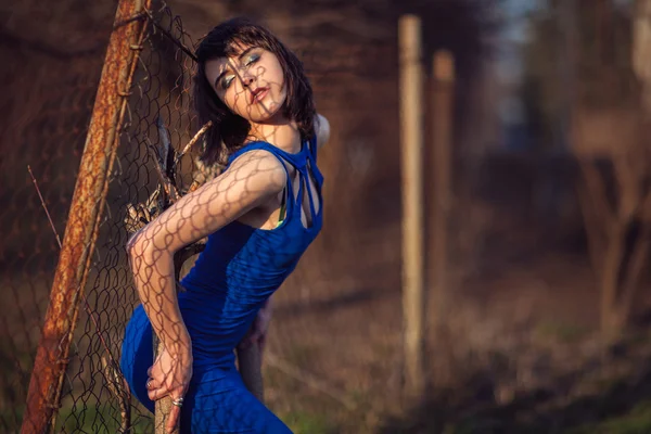 Beautiful girl in blue evening dress. — Stock Photo, Image