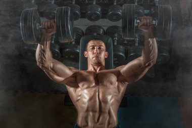 vücut dumbbell presler