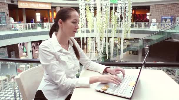 Woman Trades Crypto Exchange Laptop Earning Bitcoin Coins Using Laptop — Stockvideo