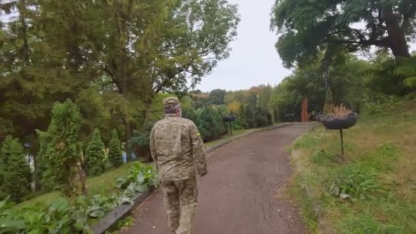 Padre Militare Ucraino Tornò Casa Sua Figlia Uomo Militare Bambina — Video Stock