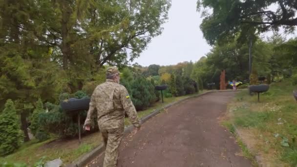 Ayah Militer Ukraina Kembali Rumah Untuk Putrinya Militer Pria Dan — Stok Video