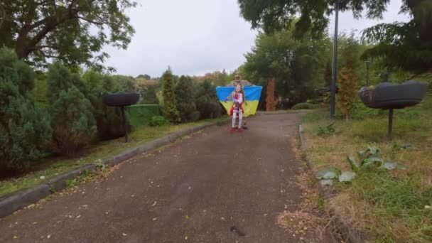 Padre Militare Ucraino Tornò Casa Sua Figlia Uomo Militare Bambina — Video Stock