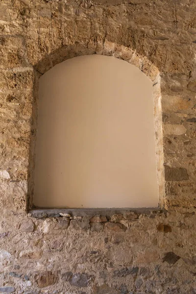 Каменная Стена Архитектурной Нишей Стене Покрашенной Белый Цвет — стоковое фото