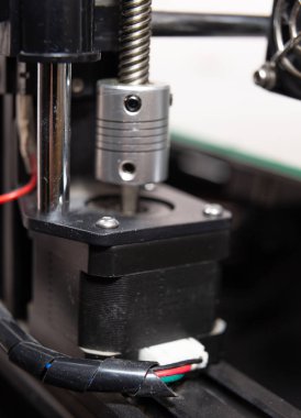 3 boyutlu yazıcı için elektrikli steper motoru, z eksenine güç veriyor