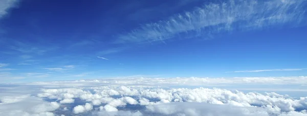 雲と空の空中の景色 — ストック写真