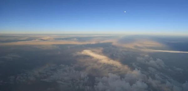 Воздушный вид облаков и неба — стоковое фото