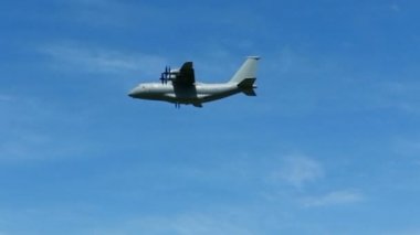 büyük kargo uçağı bir-70 uçuş