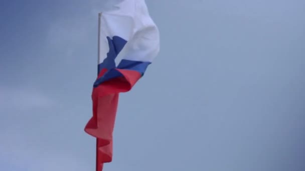 Bandera de Rusia en el asta de bandera — Vídeos de Stock