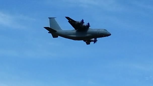 Gran avión de carga AN-70 en espectáculo aéreo — Vídeos de Stock