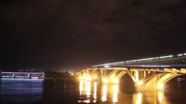 nehir gece köprü