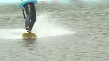 lifebuoy komik wakeboarder erkek kablo ile Kuleli rides