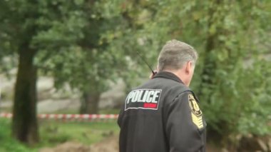 Polis yürür