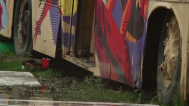 insanlar yakın eski vintage otobüs toplama