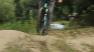 bisiklet bmx yarış parça kırmızı gömlekli, pedallar iplik rides