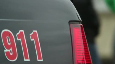 911'i polis arabası