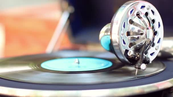 Old gramophone playing — Stock Video