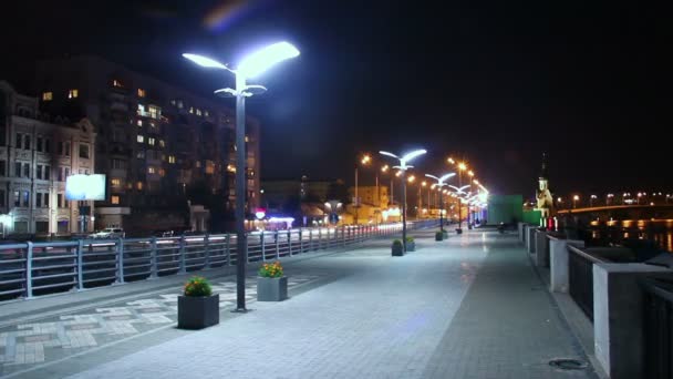 Night city quay — Stockvideo