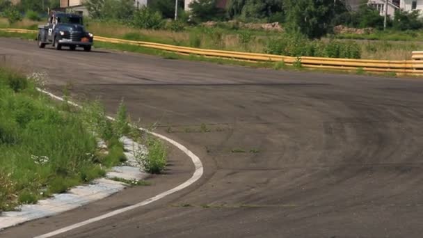 Recogida de Chevrolet coche de época real en Pekín a París rally — Vídeos de Stock