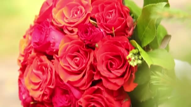 Růže kytice na kámen — Stock video