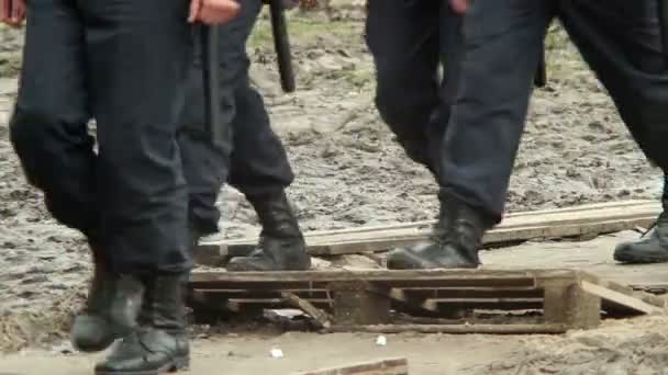 在冲突局势中的陆军士兵 — 图库视频影像
