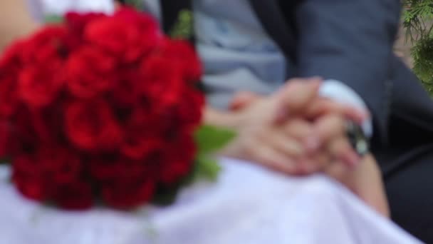 Wedding rose bouquet on stone — Stock Video