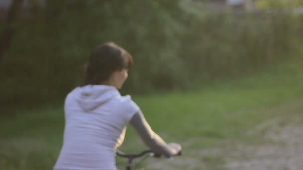 낭만적 인 자전거타기 — 비디오