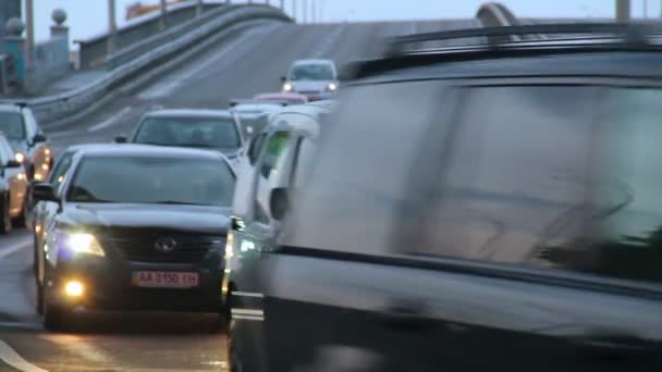 Puente de cruce de carretera — Vídeos de Stock